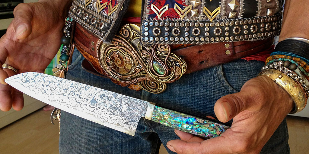 Knife sculpture